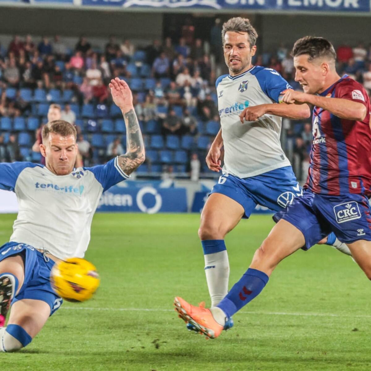 Juanto Ortuño, futbolista del Eldense: "Para ganar al Racing Club Ferrol tenemos que ser un equipo muy ordenado"
