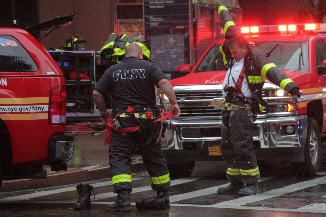 Bomberos en el lugar del accidente