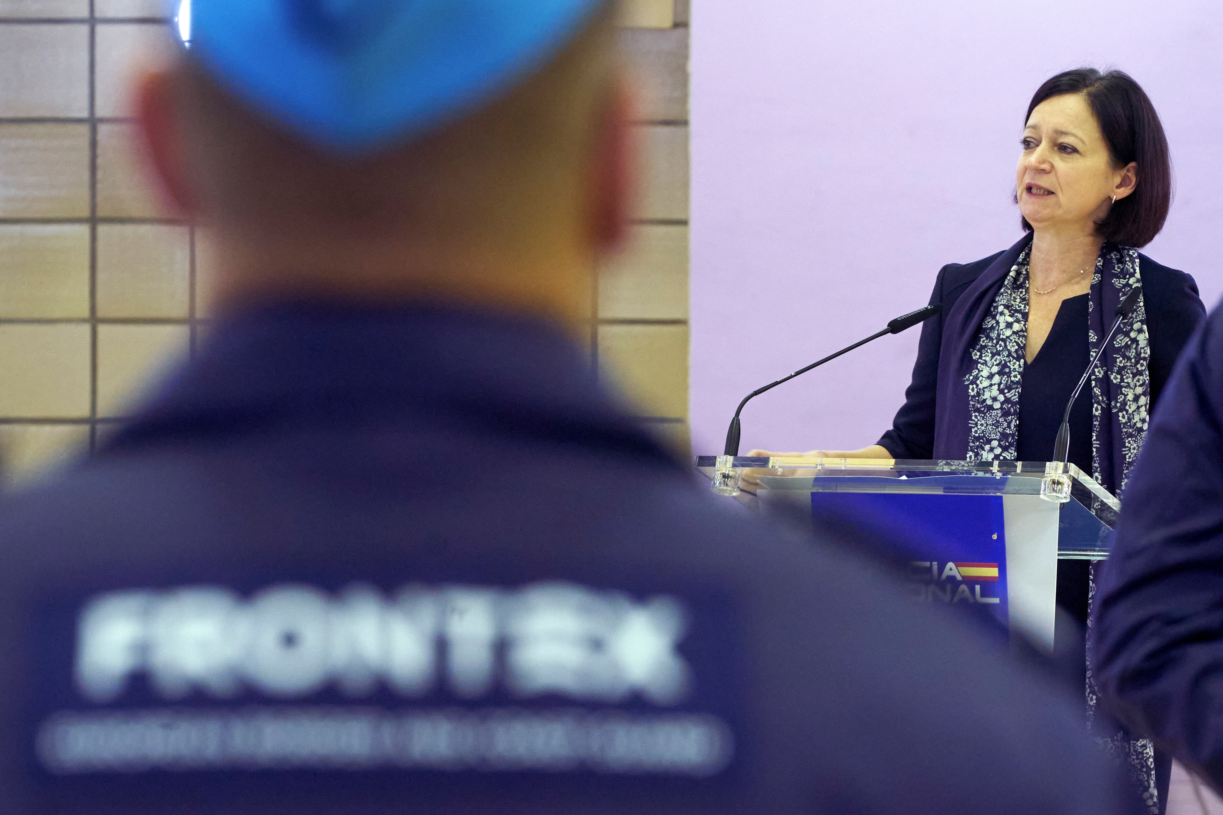  La directora ejecutiva de FRONTEX, Aija Kalnaja, pronuncia un discurso durante el acto de entrega de títulos a los alumnos del V Curso de FRONTEX (