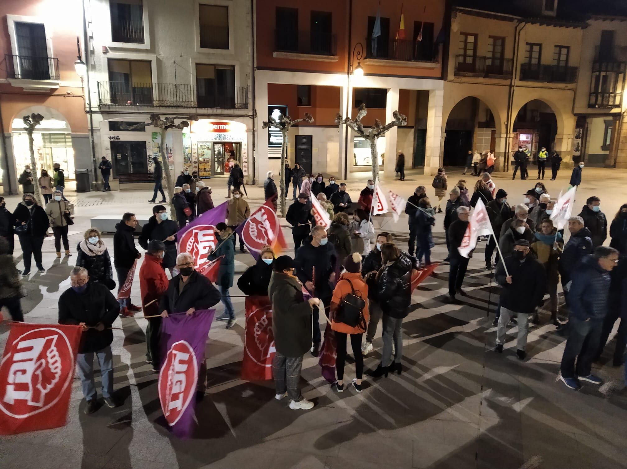 La Plaza Mayor acogió esta concentración de UGT y CCOO