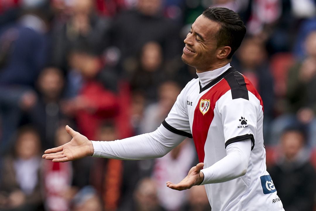 Raúl de Tomás en un partido con el Rayo.