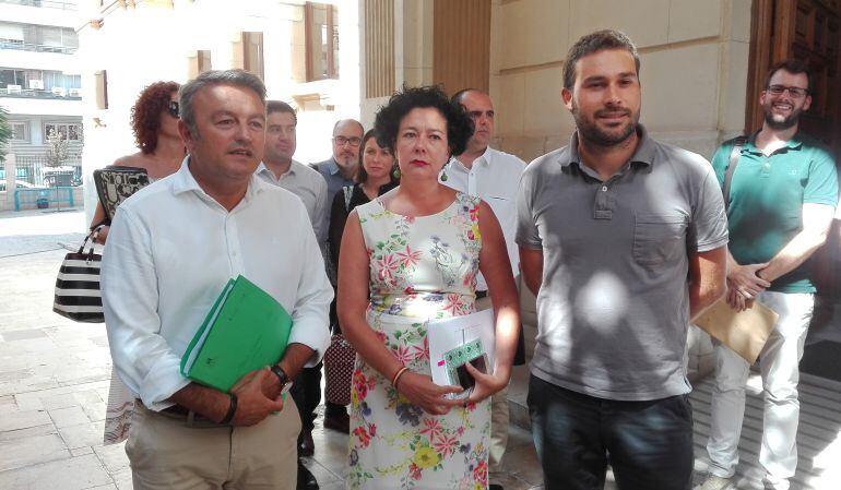 José Chulvi (PSOE), Raquel Pérez (EU) y Gerard Fullana (Compromís) presentan a Pérez como la candidata a presidir la comisión