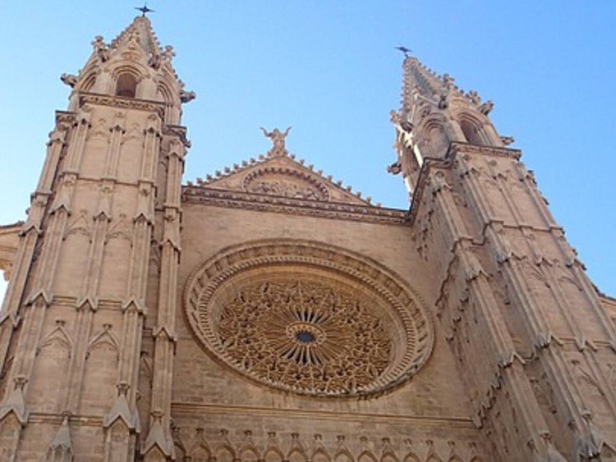 El 'Vía Crucis' de Llorenç Moyà regresa este viernes a las escaleras de la Seu
