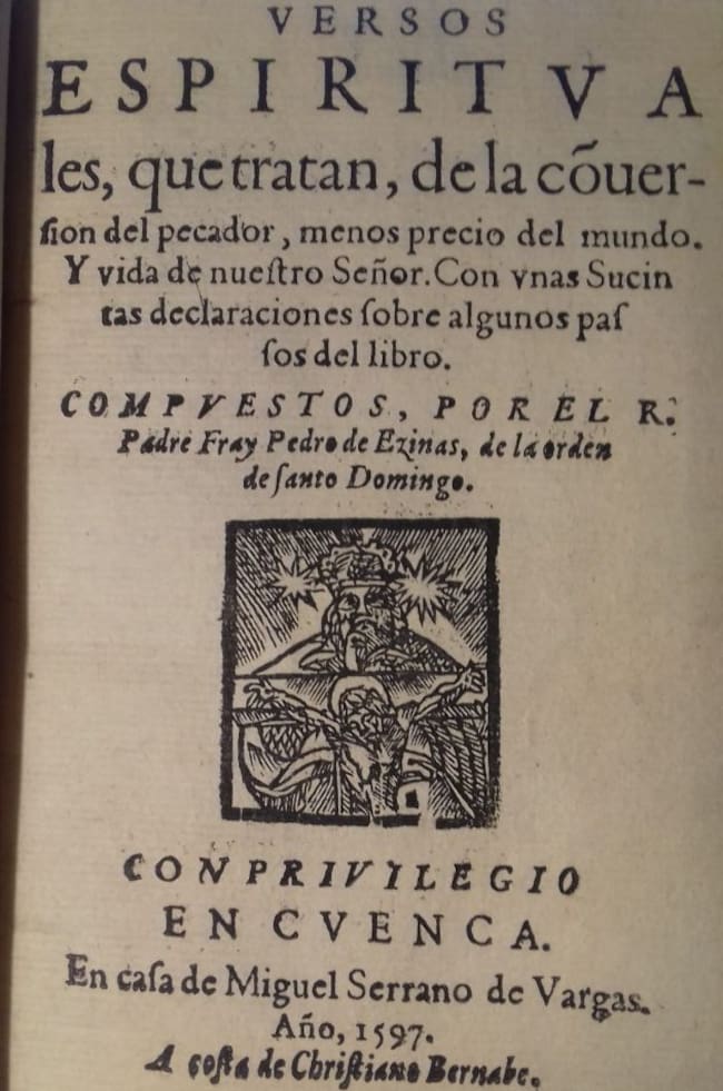 Uno de los libros antiguos de la exposición 'De lo humano a lo divino. Libros de ayer'.