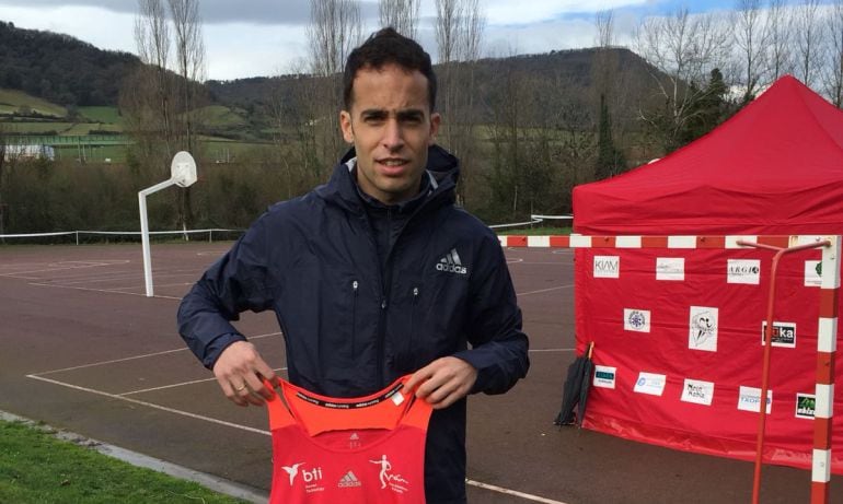 Iván Fernández, antes de una prueba de atletismo.