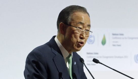 XTC118 LE BOURGET (FRANCIA) 30/11/2015.- El secretario general de Naciones Unidas, Ban Ki-moon, pronuncia un discurso durante la sesión inaugural de la cumbre del Clima (COP21) que se celebra en Le Bourget, cerca de París (Francia), hoy, 30 de noviembre d