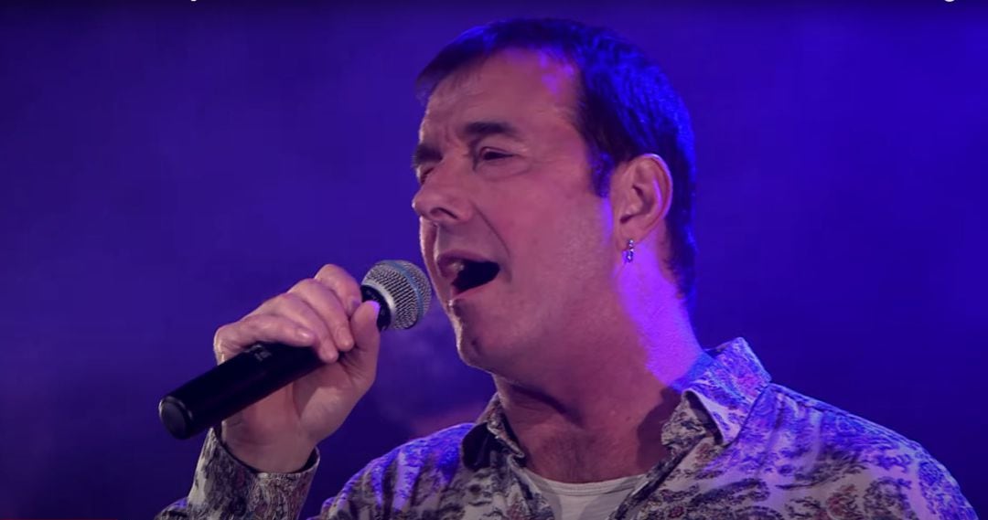 Cris Juanico durant una actuació al Teatre Principal de Maó