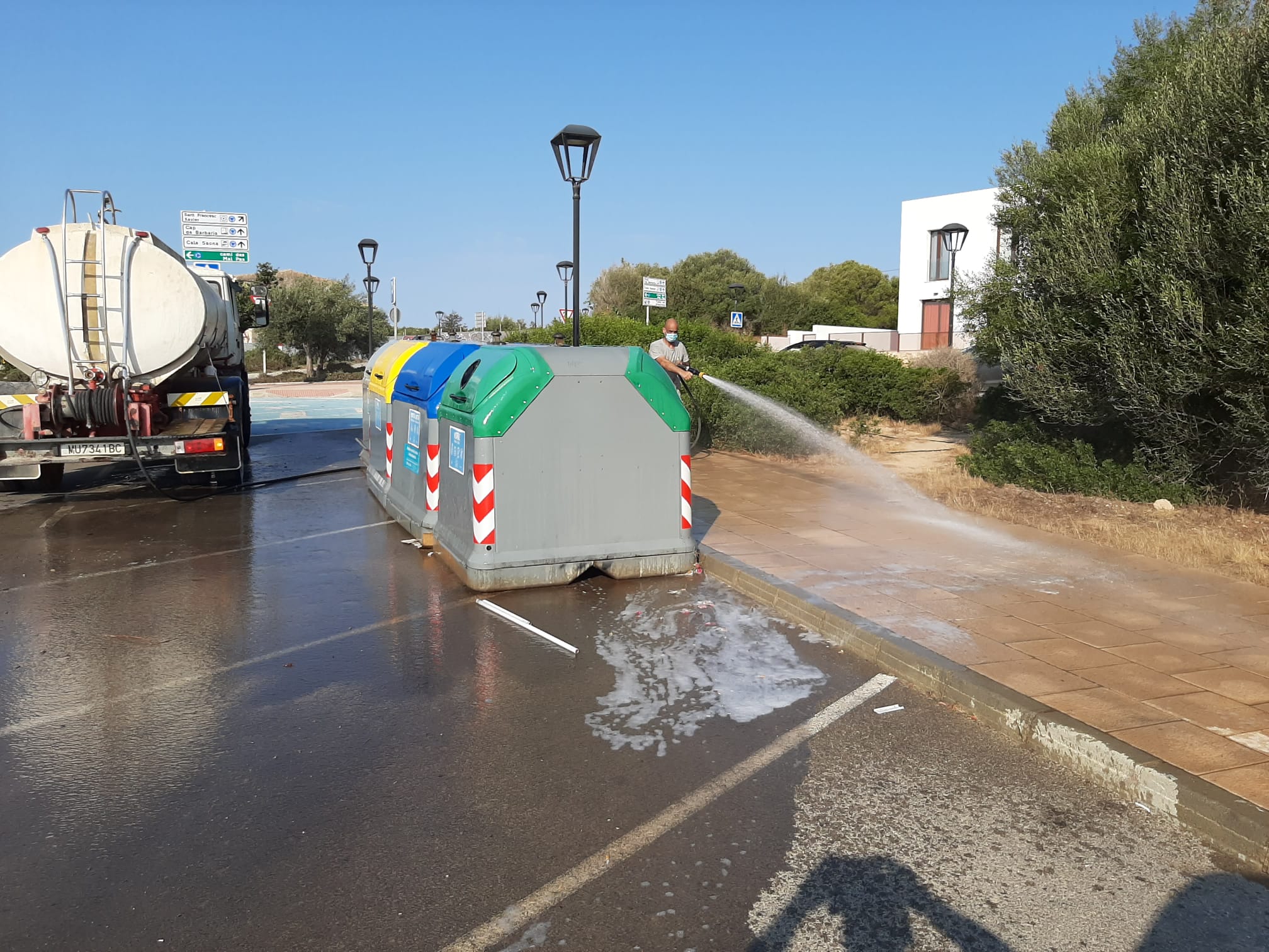 Imagen de archivo de contenedores en Formentera