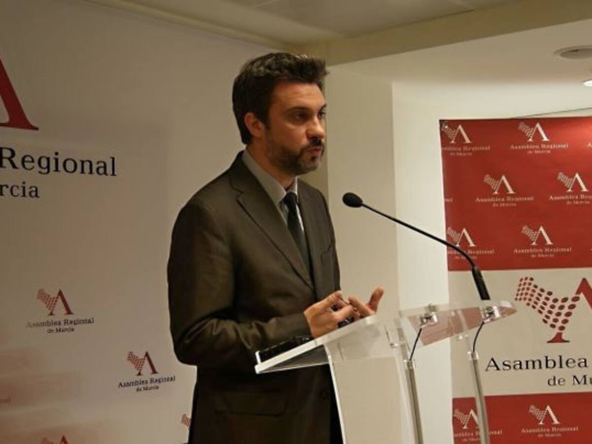 El portavoz parlamentario del PSRM, Joaquín López asegura que el anuncio de López Miras es "populismo y trilerismo fiscal"