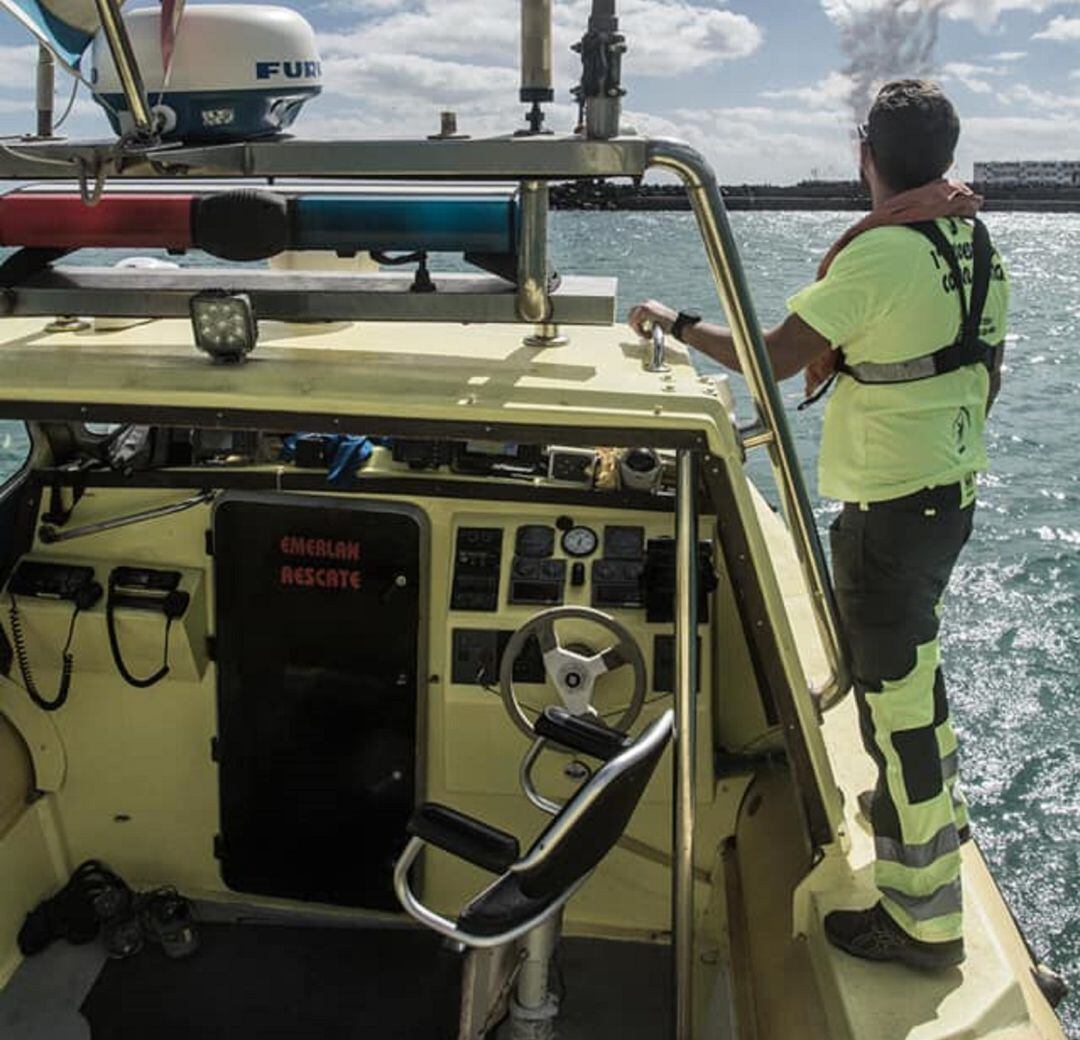 Una de las embarcaciones de EMERLAN.