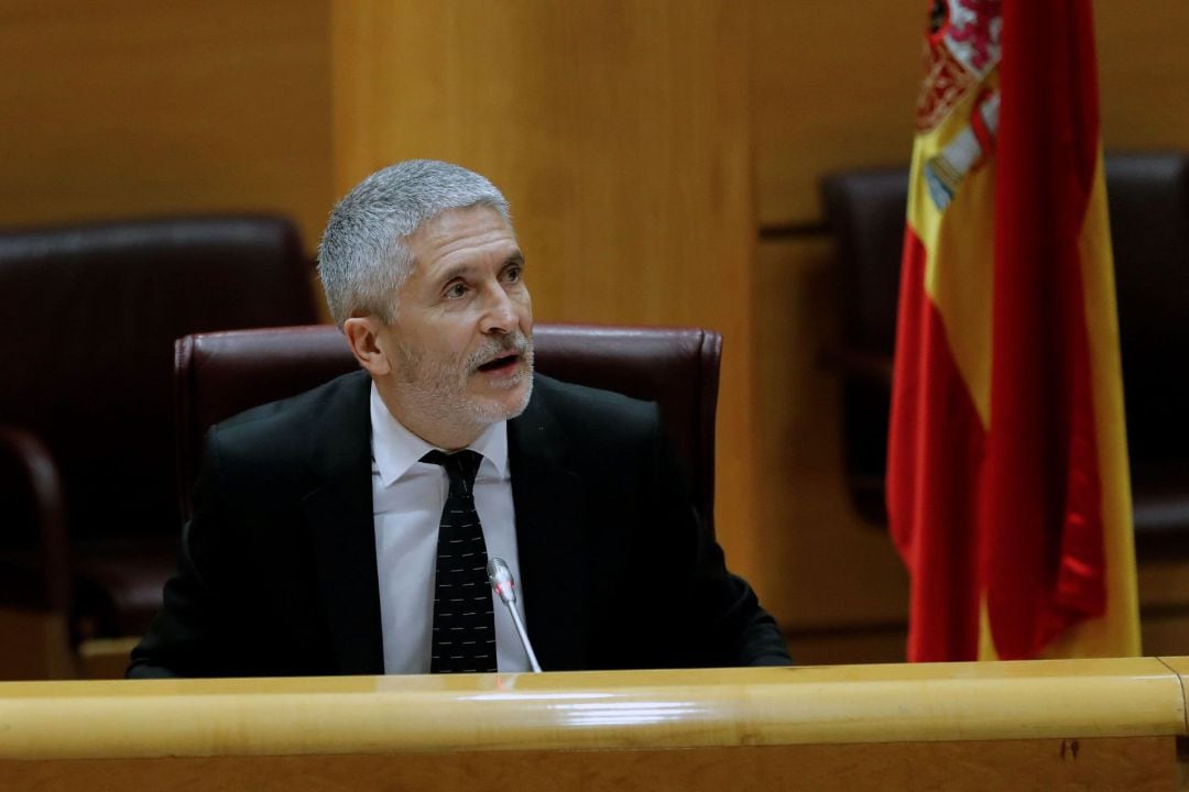  El ministro del Interior, Fernando Grande-Marlaska, al inicio de la comisión de interior del Senado, este viernes, ante la que comparece para informar sobre la gestión y planes de actuación de su departamento durante la crisis sanitaria desatada por la COVID-19.