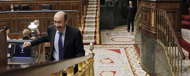 Alfredo Pérez Rubalcaba, durante el debate de investidura de Mariano Rajoy