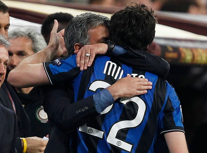 Mourinho se abraza a Milito para celebrar el triunfo en la &#039;Champions&#039;