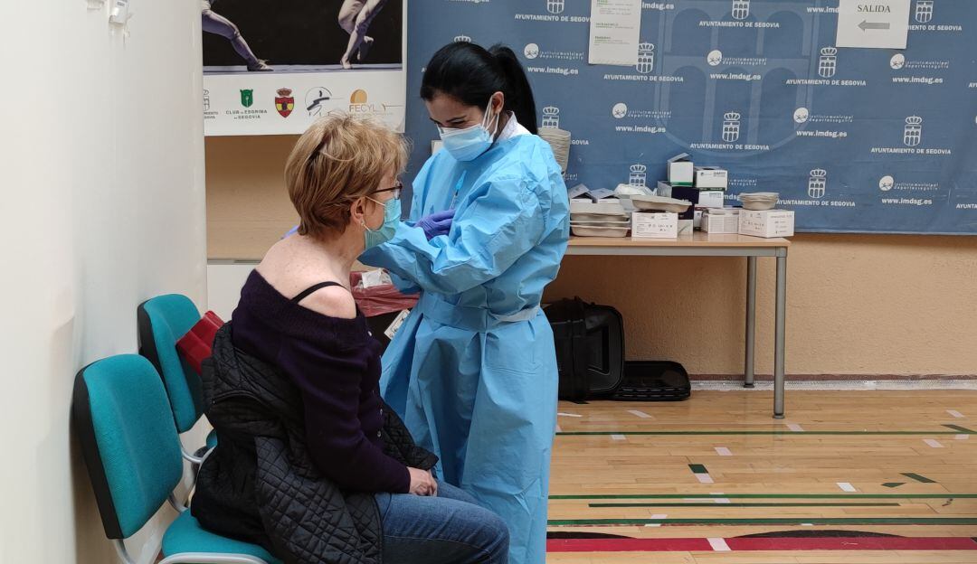 Aplicación de dosis en el pabellón Pedro Delgado