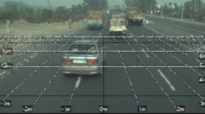 Un vehicle del RACC analitza diferents paràmetres de les carreteres