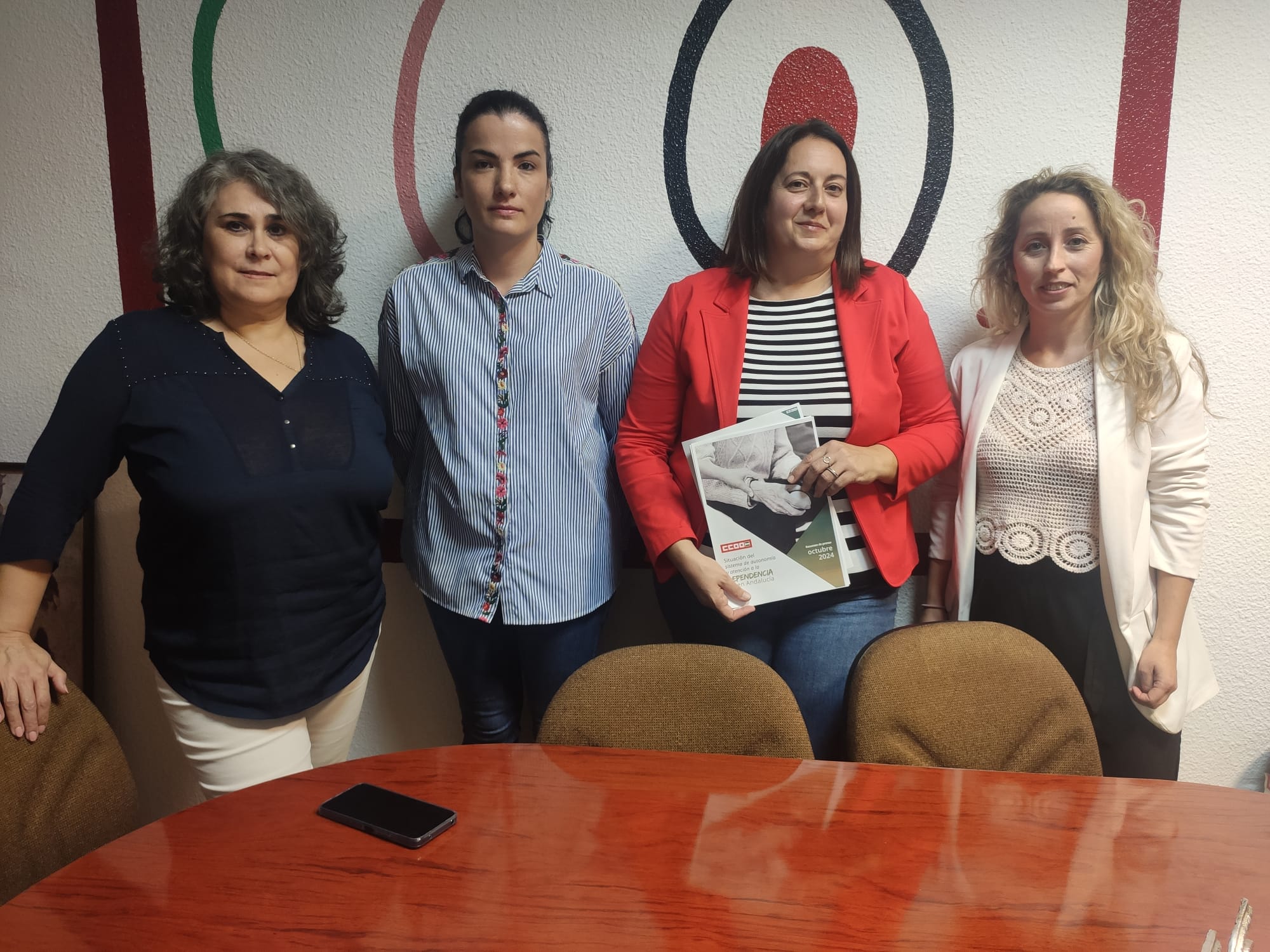 La secretaria general de CCOO Jaén, Silvia de la Torre, (tercera por la izquierda) junto Manuela Barajas (CCOO),  Mamen Barranco (IU) y Mercedes Barranco (Sumar).