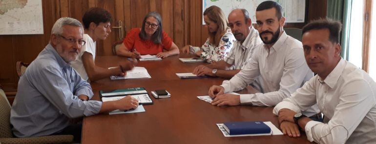 Reunión de la subdelegada con representantes de los policías