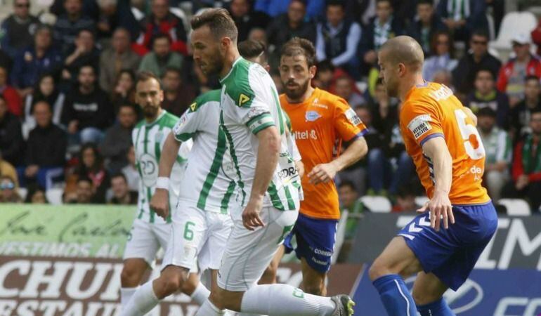 El Deportivo Alavés rompió con su mala racha y ganó en Córdoba.