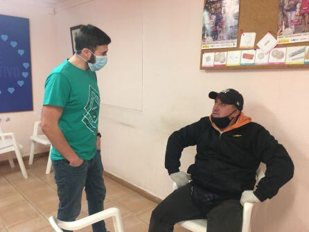 José Luis Gómez y un usuario.