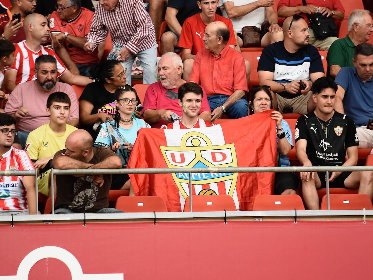 El primer gol del Almería desde la grada: siete finales y una bendita locura