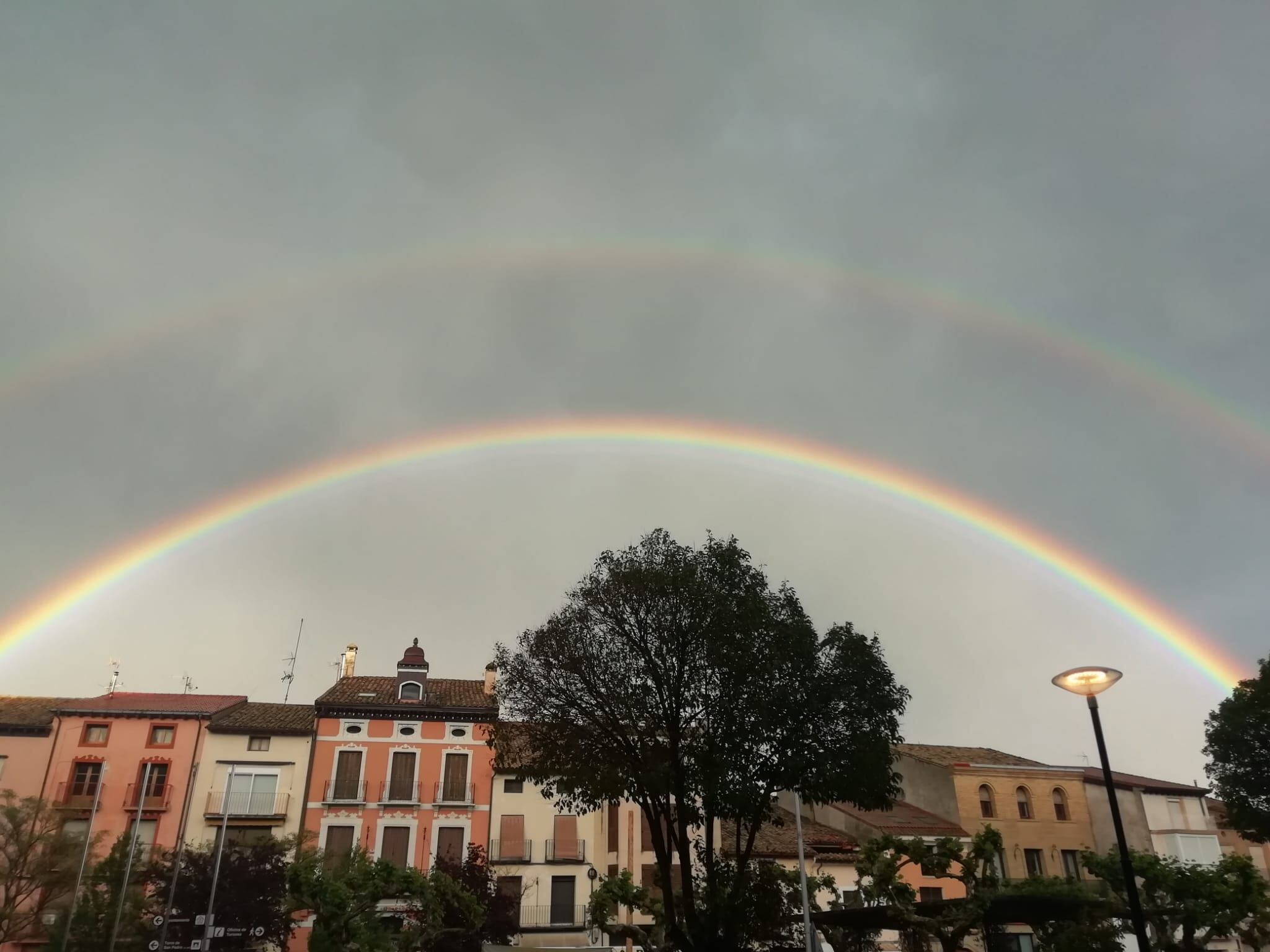 La escasa lluvia dejó arcoíris en muchas localidades