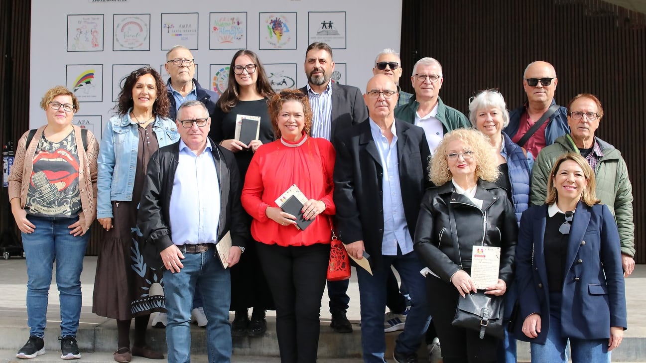 Las AMPAS han homenajeado a distintas personas que han trabajado por la educación estas tres décadas