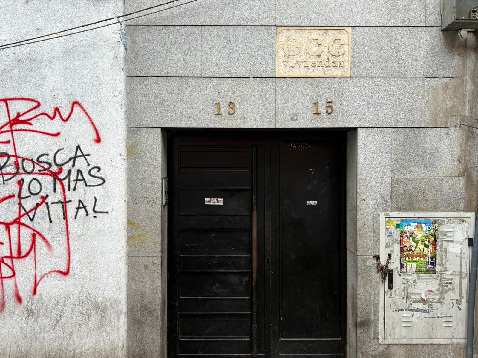 Entrada al bloque 13 15 de la Calle Real en Collado Villalba