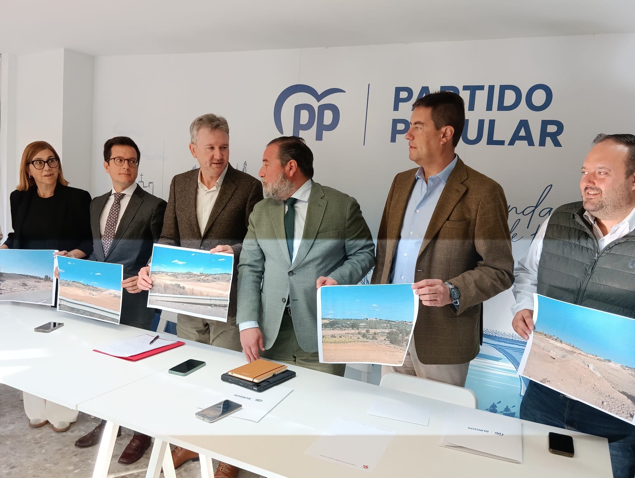 Comparecencia de los senadores y diputados de las provincias de Burgos y Soria para denunciar la paralización de las obras de la A-11