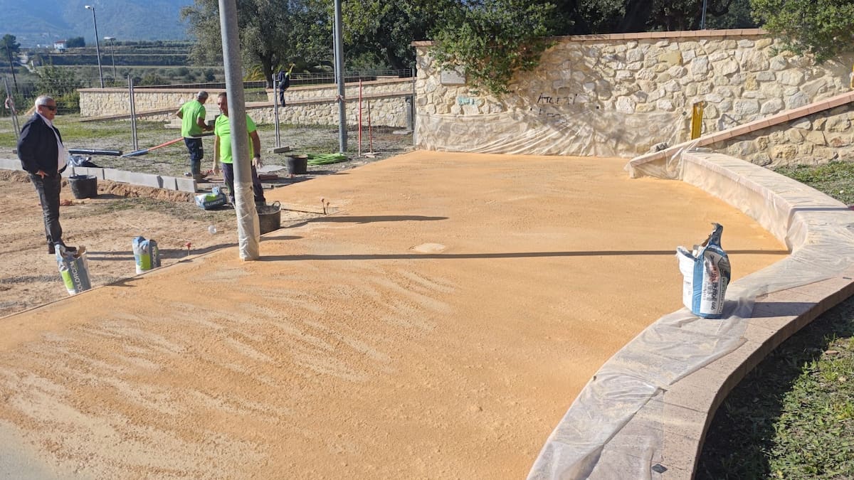 Aielo de Malferit inicia las obras de la nueva pista multideportiva en el Parc Francisco Barber
