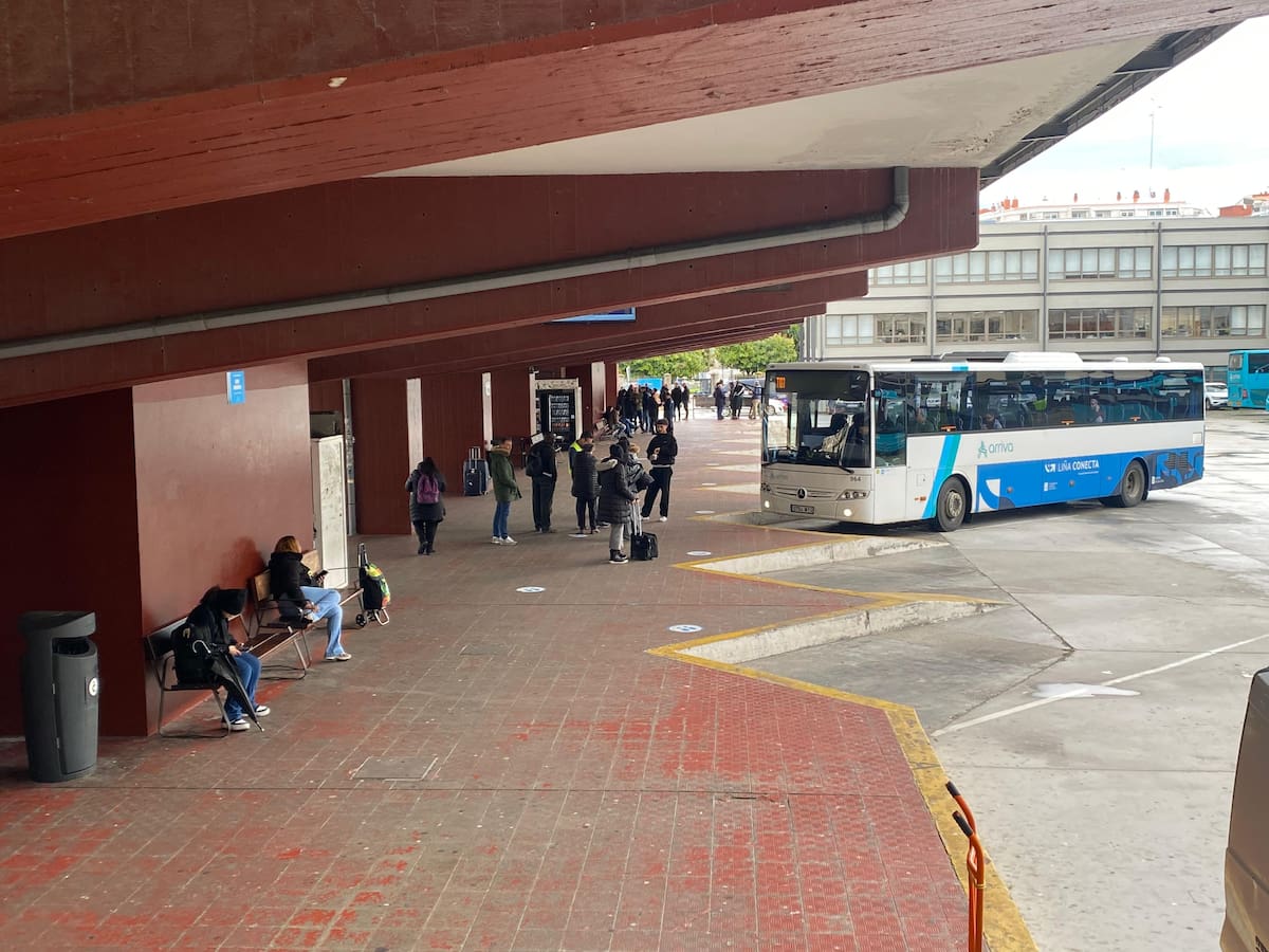Huelga indefinida del transporte por carretera en A Coruña: cancelaciones, servicios mínimos y tensión sindical