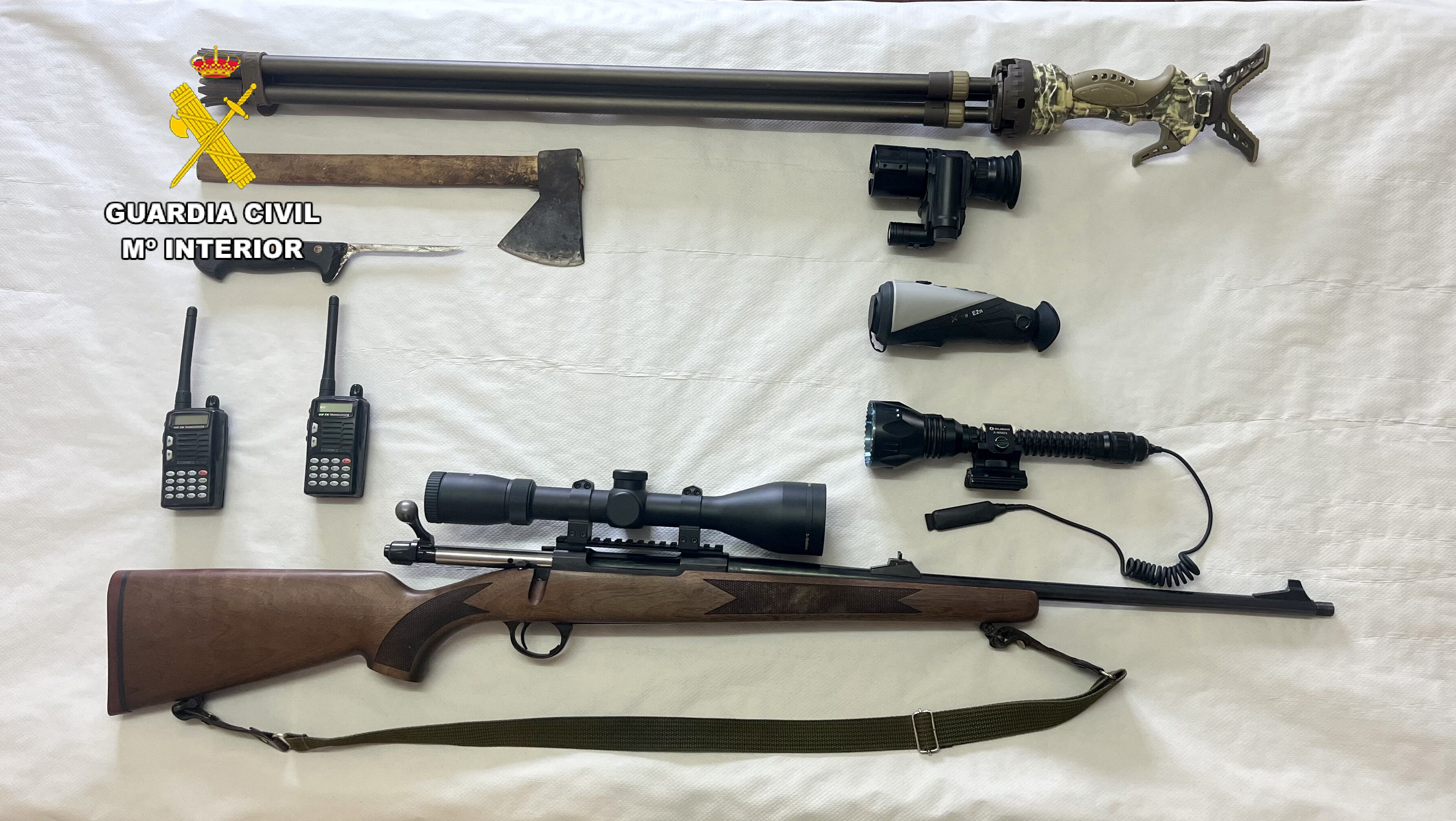 Objetos de los que se ha incautado la Guardia Civil en Siles.