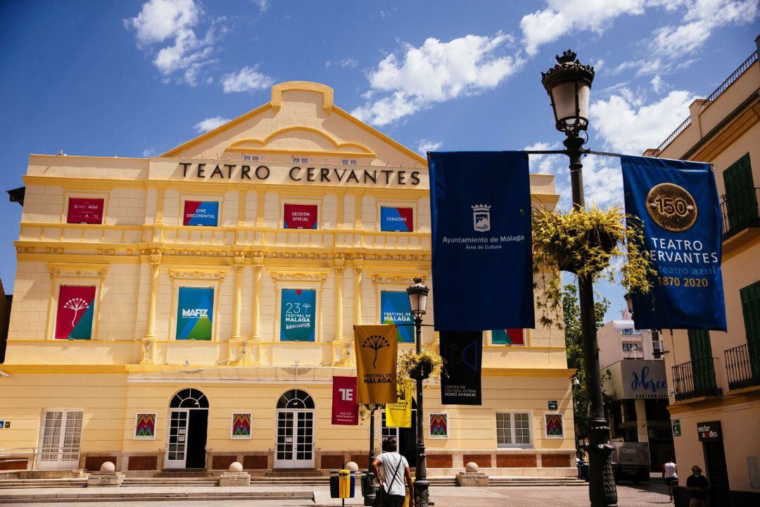 Fachada del Teatro Cervantes de Málaga que acoge a partir de mañana viernes el vigésimo tercer Festival de Cine en Español después de ser aplazado en marzo por coronavirus y que acapara todas las miradas de la industria cinematográfica al convertirse en el primer gran encuentro del sector tras el confinamiento