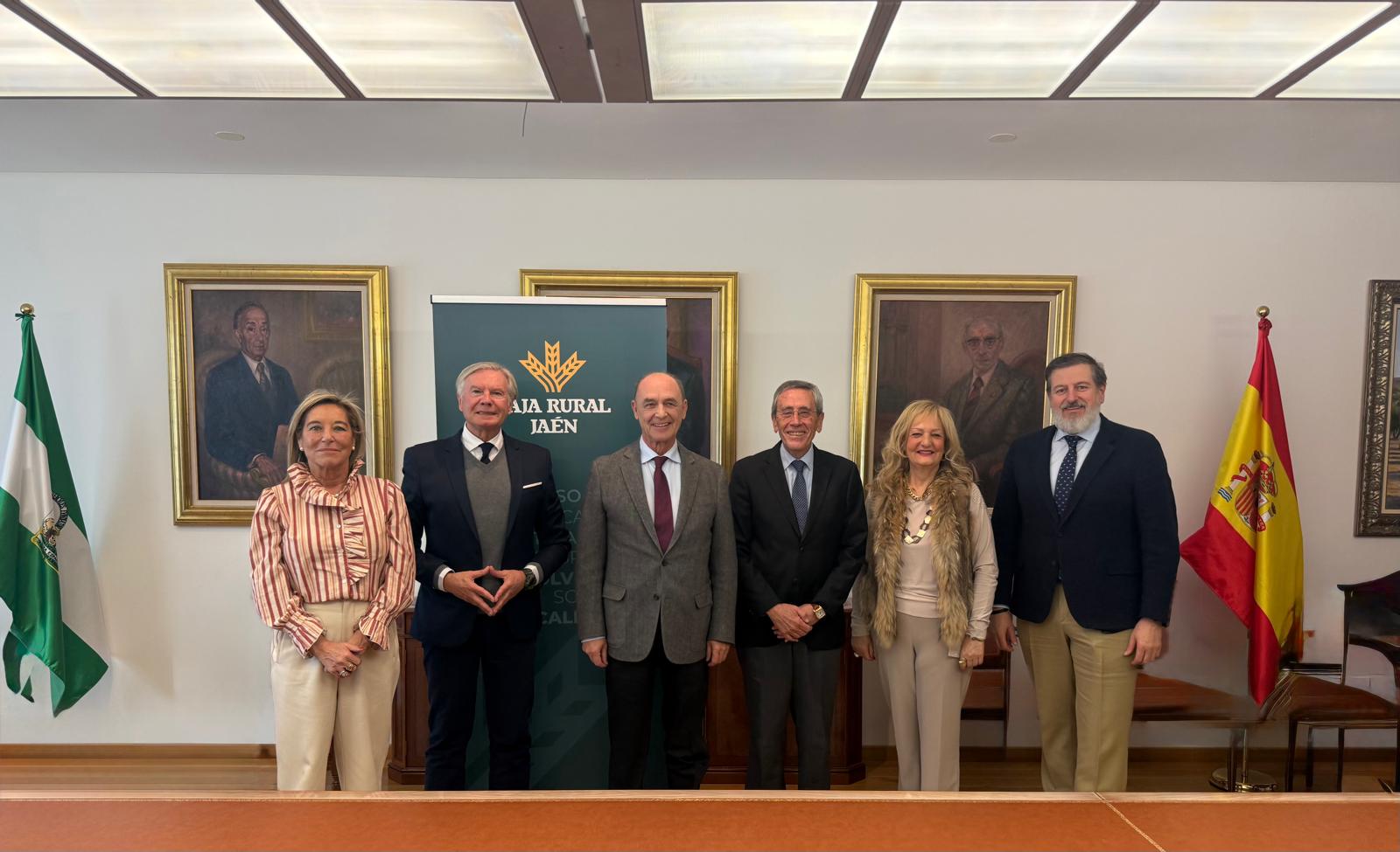 Foto de izquierda a derecha: María Jesús Oya Amate (Tesorera de la Real Sociedad Económica de Amigos del País), José Ángel Marín Gámez (Director de la Real Sociedad Económica de Amigos del País), Juan Núñez Pérez (Presidente de Caja Rural de Jaén) y Antonio Martín Mesa (Vicedirector de la Real Sociedad Económica de Amigos del País).