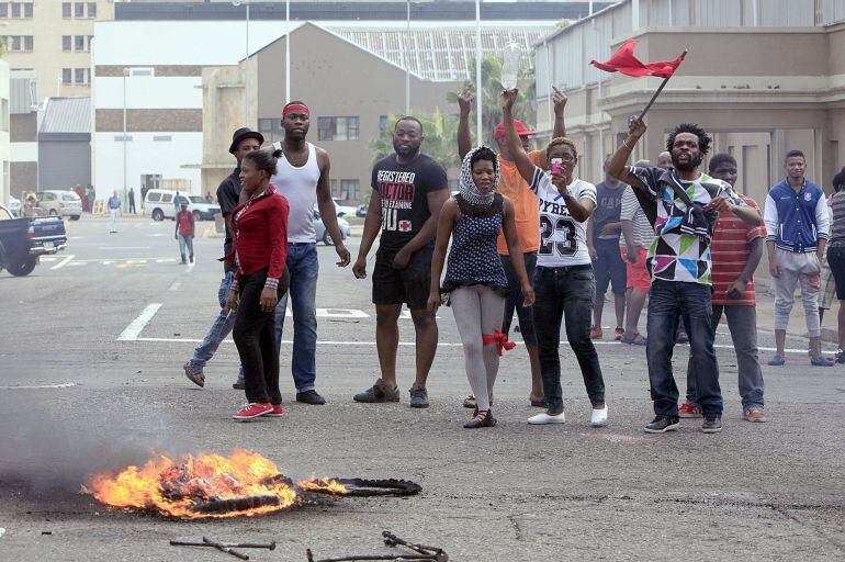 Protestas contra comercios extranjeros en Durban, Sudáfrica. AFP PHOTO/PHOTO STRINGER