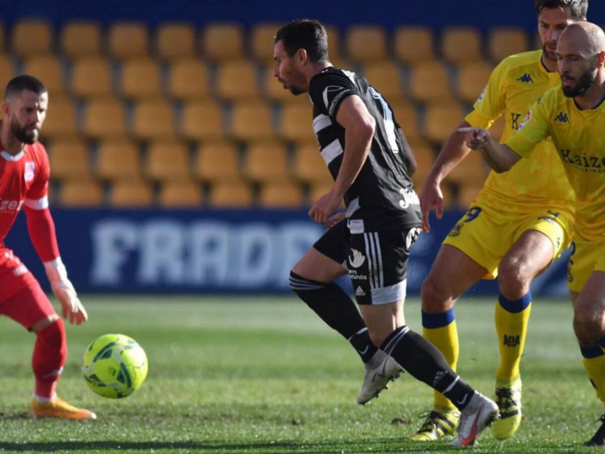 La defensa del FC Cartagena patina en Alcorcón