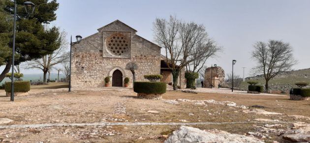 Imagen de la ermita en el Cerro de Alarcos