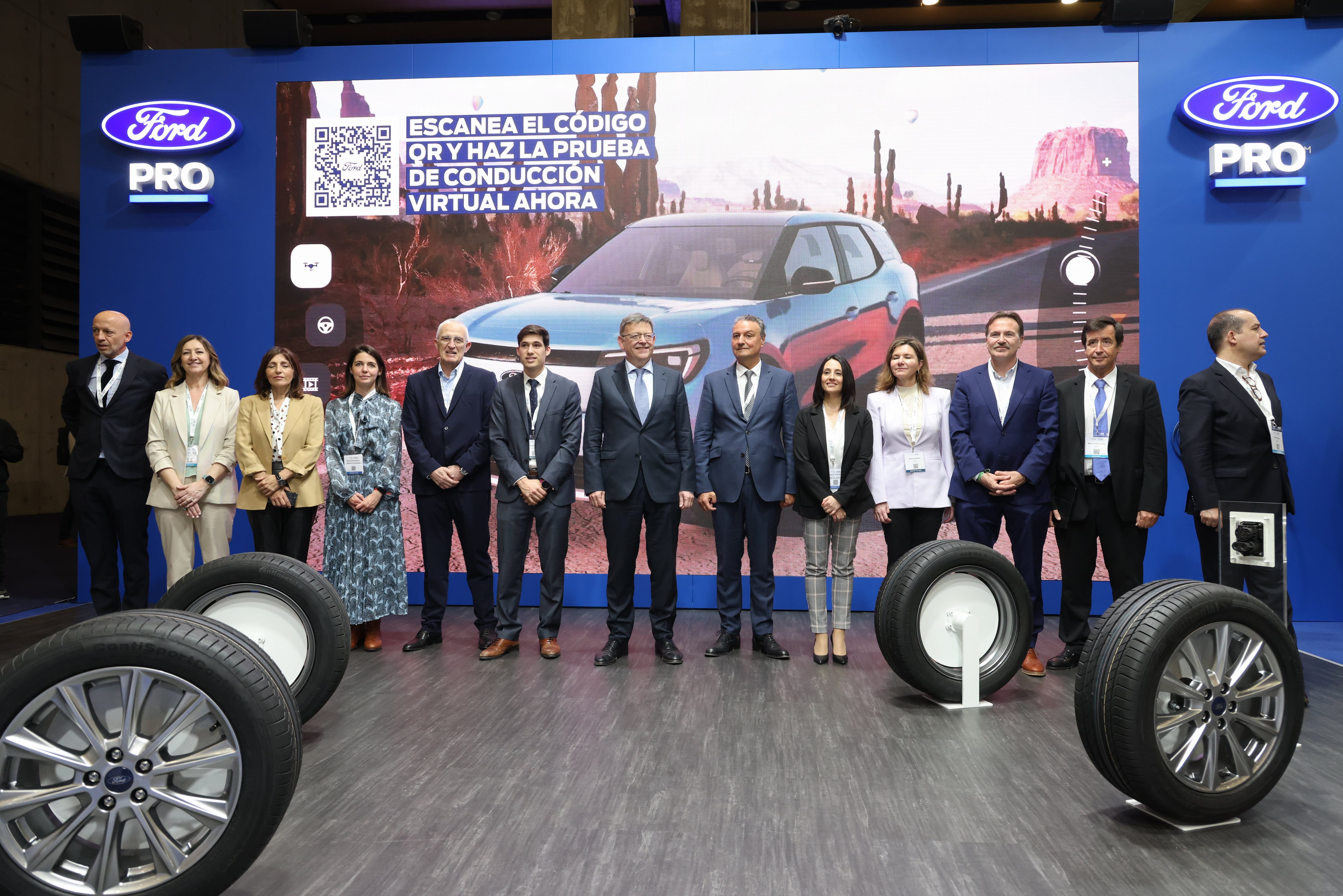 El president de la Generalitat, Ximo Puig, junto al presidente de Ford España, Jesús Alonso, en el Congreso de Movilidad sostenible que se celebra en València. Fuente: GVA