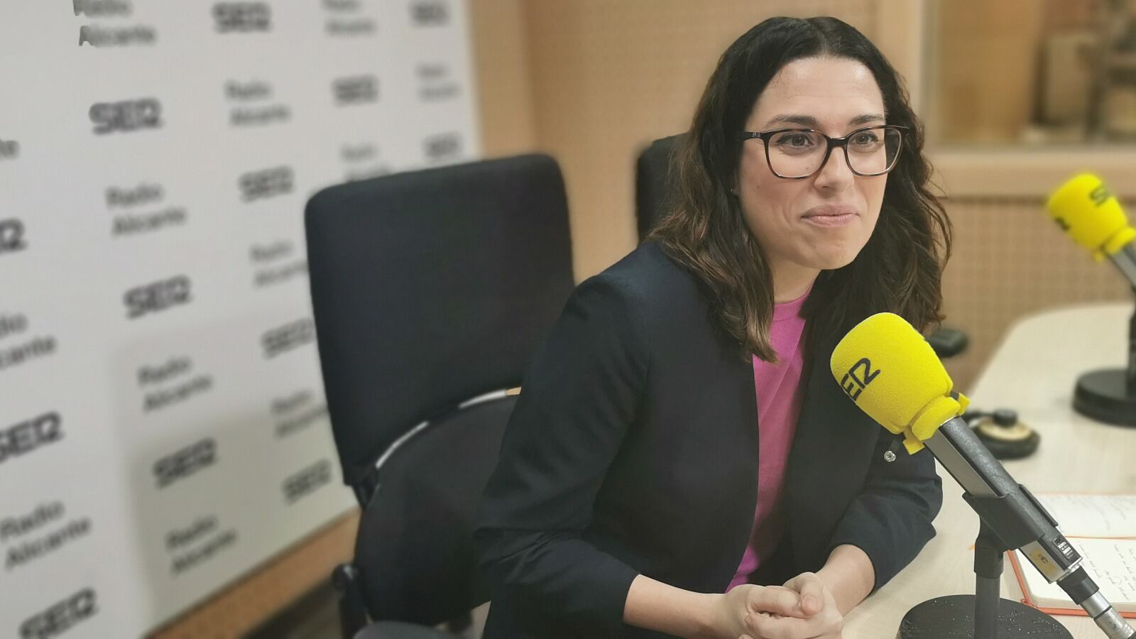 Aitana Mas, vicepresidenta del Consell y consellera de Igualdad y Políticas Inclusivas, durante la entrevista en Radio Alicante