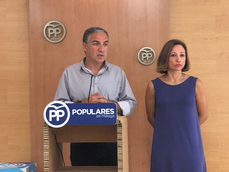 El presidente del Partido Popular en Málaga, Elías Bendodo junto a la secretaria general, Patricia Navarro.