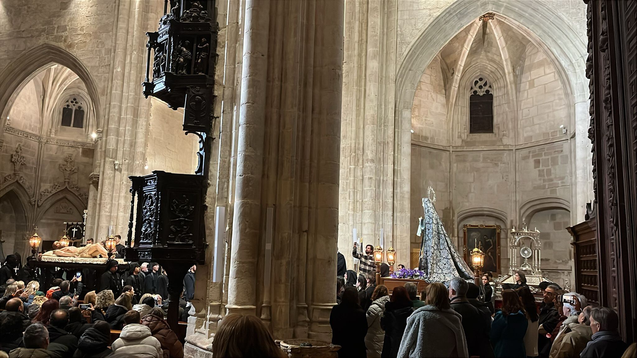 La Virgen de las Angustias de la Cofradía del Santo Entierro de Aranda en el interior de la iglesia de Santa María