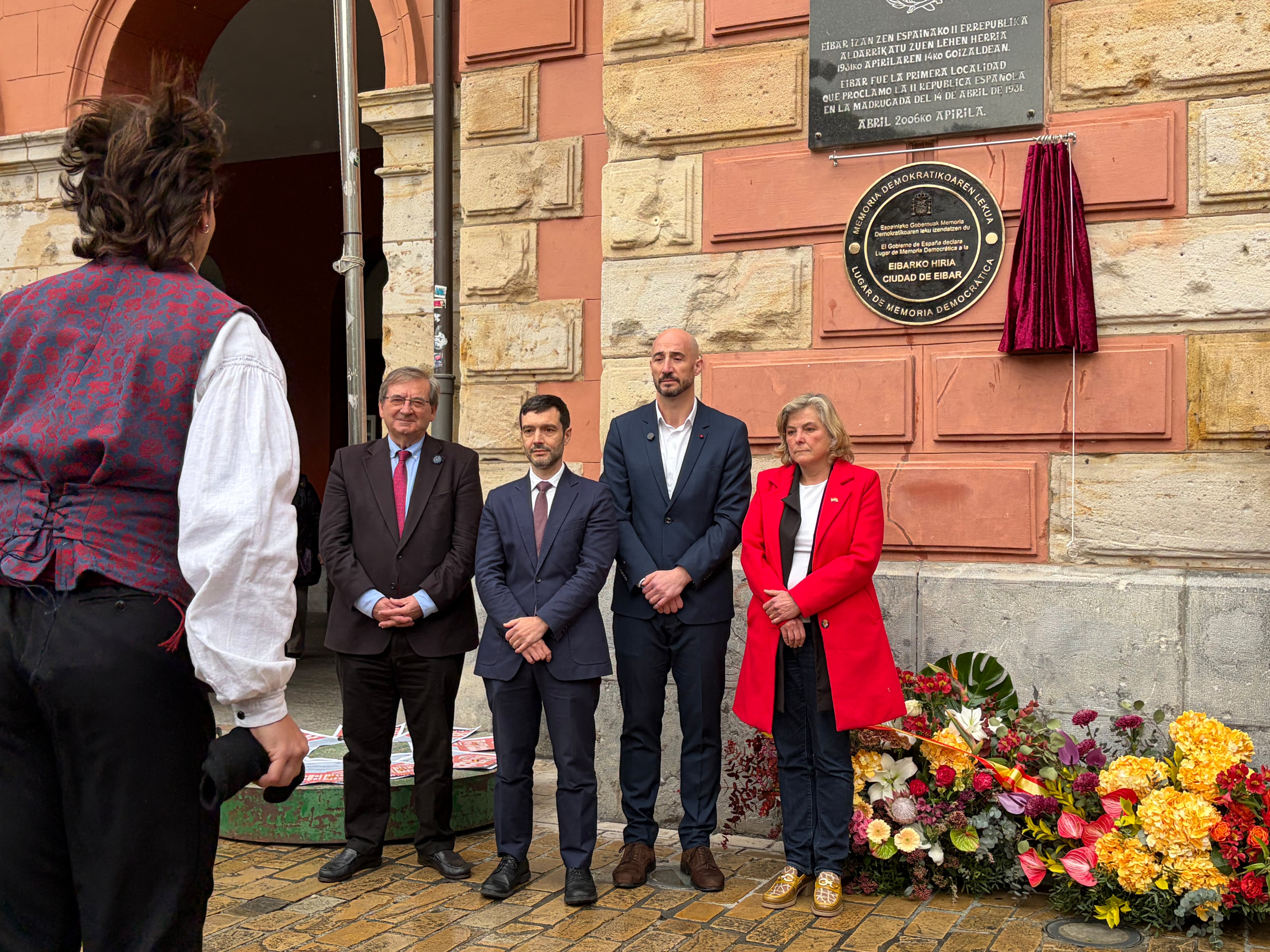 Artistas locales ofrecieron un haurresku acompañado de un txistu en la develación de la placa