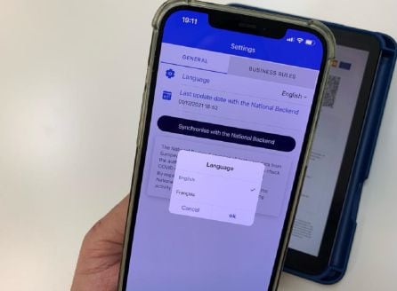 La APP solo tiene opción de idioma en inglés y en francés