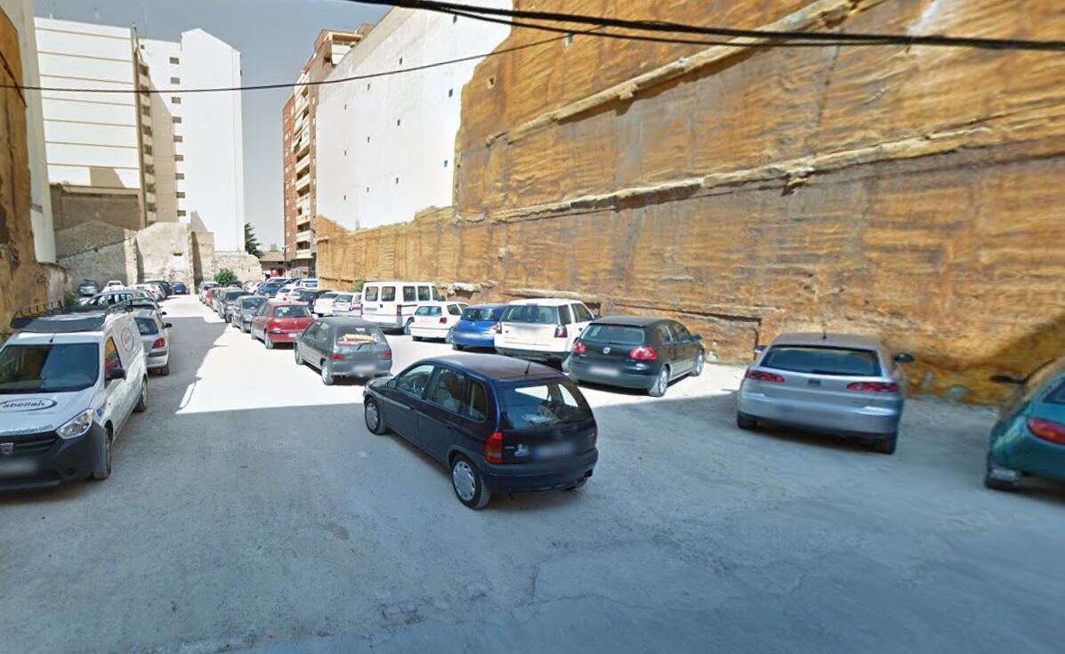 Solar calle Isaac Albéniz y Cristóbal Amorós