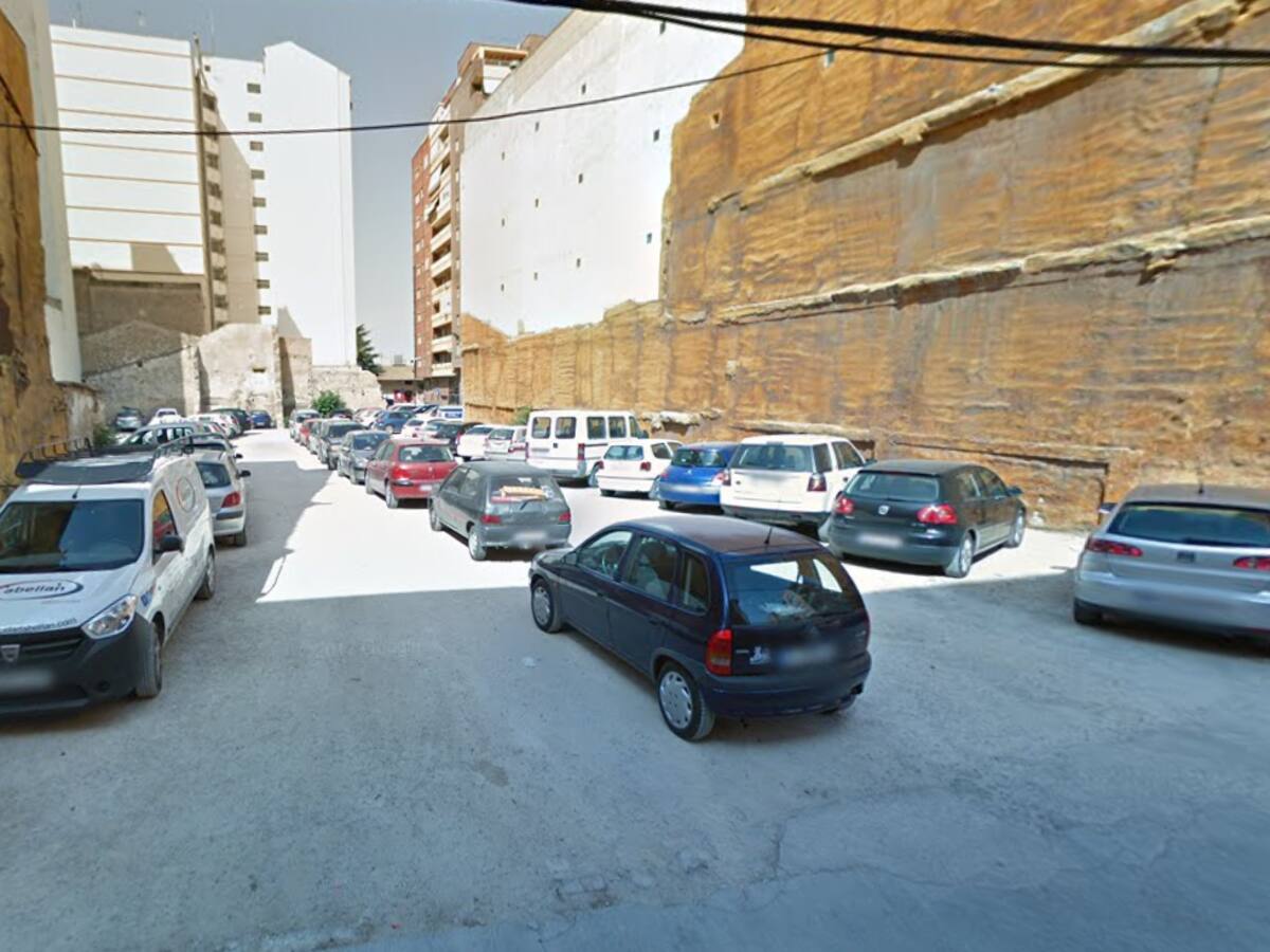 El Ayuntamiento mejorará el espacio de aparcamiento de las calles Cristóbal Amorós e Isaac Albéniz