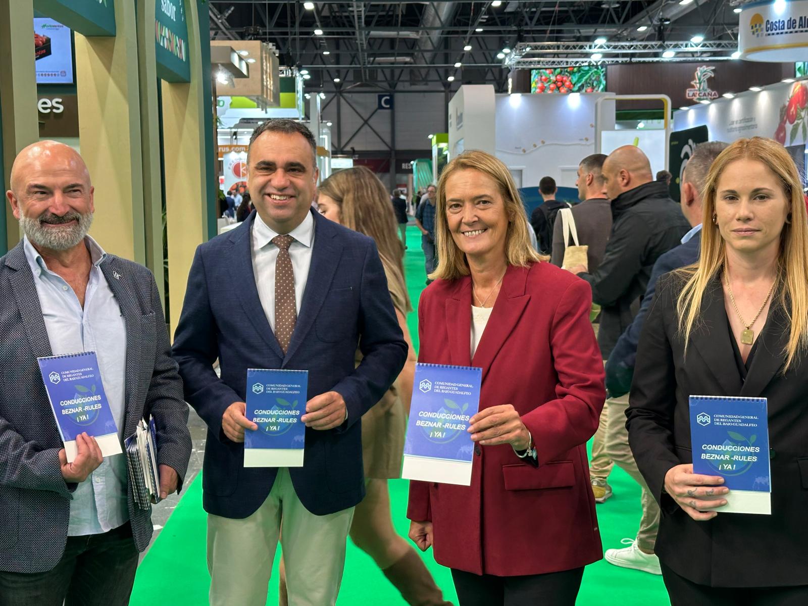 La alcaldesa de Motril, Luisa García junto al presidente de la diputación, regantes de la costa y concejala de agricultura de Motril en Fruit Atraction