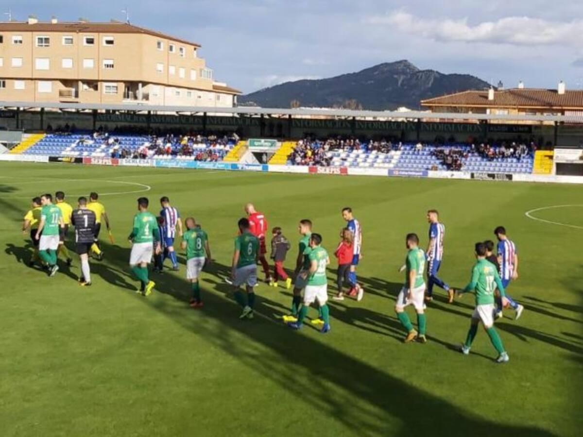 El Alcoyano perdona y el Novelda lo aprovecha