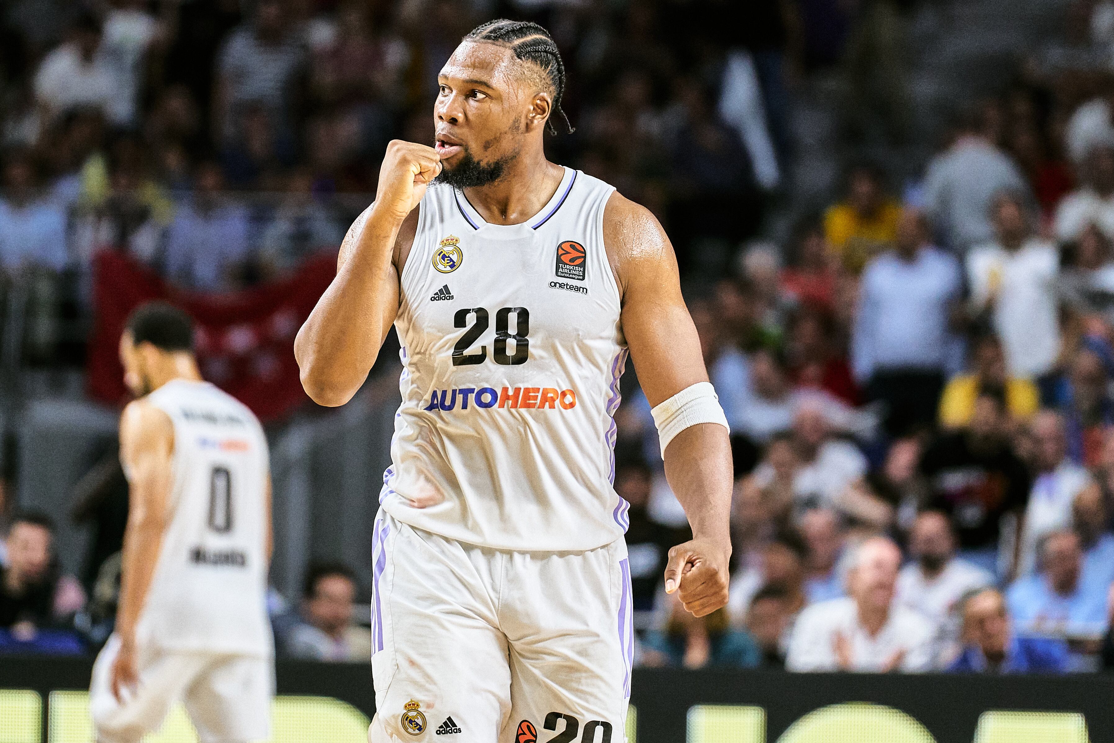 Yabusele celebra una canasta en el primer partido de la serie entre Real Madrid y Partizán.