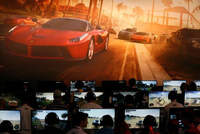 Varios jugadores durante la Gamescom 2014 celebrada en Alemania