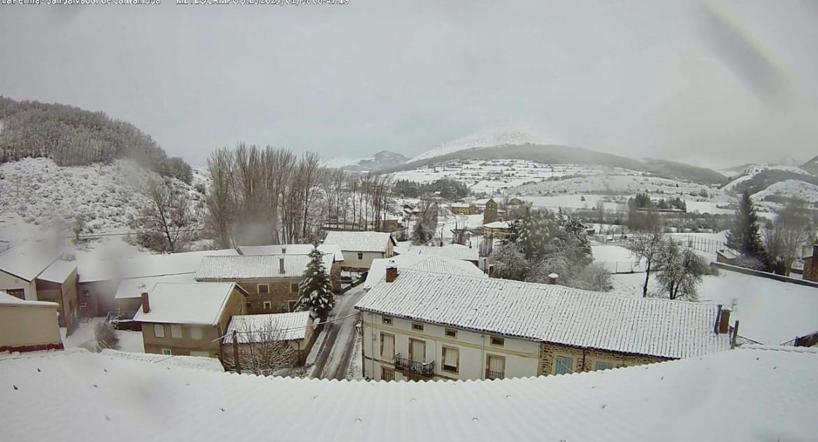 Aspecto que presentaba este mediodía San Salvador de Cantamuda (Palencia)