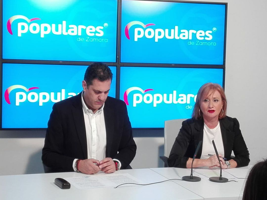 Los procuradores del PP por Zamora, Alberto Castro y Leticia García